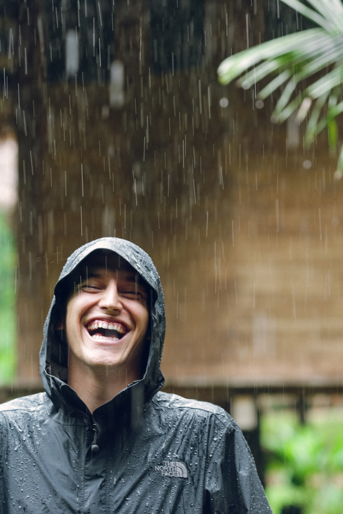 Laughing in the Rain in Peru - Entouriste