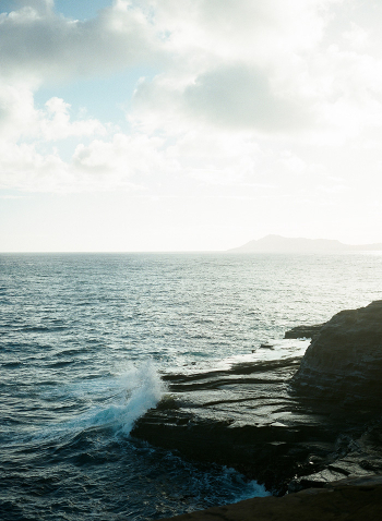 Crashing Waves on Oahu - Entouriste