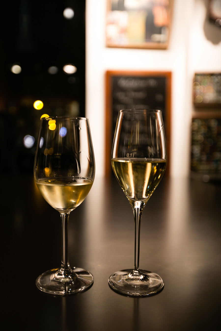 Tasting White Wine in Vienna Austria Entouriste